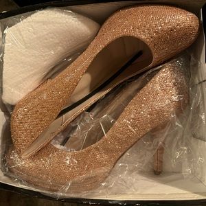 Womens Stunning Dress High Heel Pumps
Shoes, Gold Sparkle Size 10